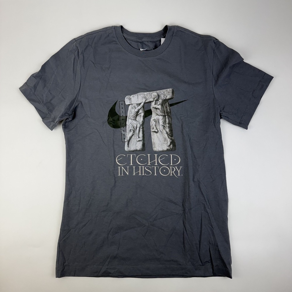 New Mens Nike Etched In History Graphic Gray Short Sleeve T-Shirt Size Small NWT